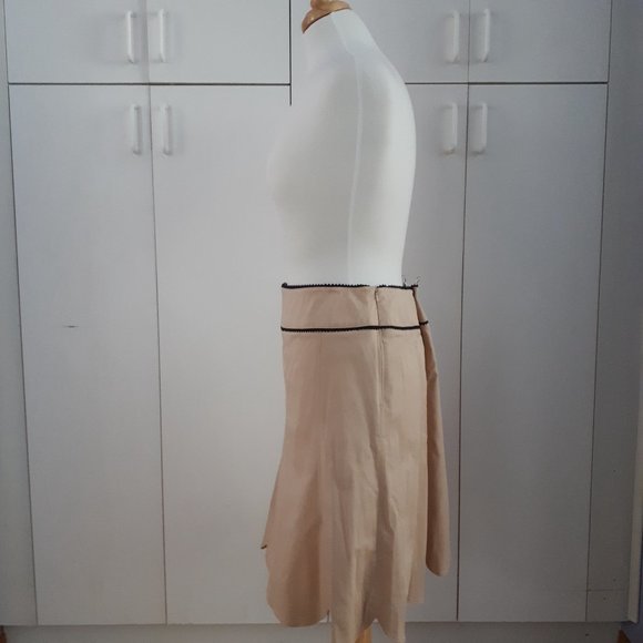 NWOT Scalloped Edge Knee Length Sz 14 skirt - Picture 3 of 5